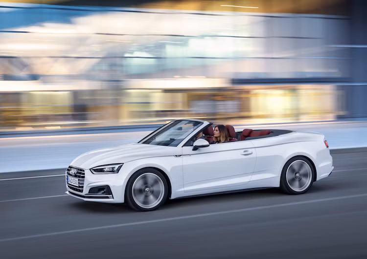 Tại Mỹ, Audi A5 Cabriolet sẽ được bán với 2 phiên bản động cơ xăng. Trong đó, phiên bản cơ bản sẽ được trang bị động cơ 4 xi-lanh tăng áp 2.0l với công suất tối đa 252 mã lực và mô-men xoắn cực đại 370 Nm, kết hợp với hộp số tự động ly hợp kép 7 cấp S-Tronic và hệ dẫn động 4 bánh quattro.