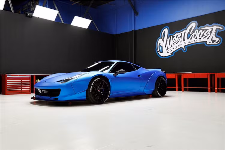 Được biết chiếc 458 Italia của Bieber đã từng bị va chạm ở đuôi xe, tuy nhiên vụ va chạm này rất nhẹ và thậm chí còn không khiến túi khí của xe nổ. Giá bán của chiếc xe chưa được công bố và khá khó dự đoán do nó đã được độ lại khá nhiều và từng bị tại nạn, nhưng lại thuộc sở hữu của một ca sĩ nổi tiếng. Hiện nay, một chiếc 458 Italia cũ tại Mỹ có giá khoảng 150.000 USD (Tương đương 3,38 tỷ đồng).