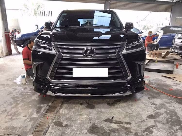 Tuy nhiên, giá cho gói độ này tại thị trường Nhật Bản đã lên tới 390.000 Yen (tương đương 77,8 triệu đồng). Ngoài ra, quá trình vận chuyển từ Nhật về tới Việt Nam khá lâu cũng là rào cản khiến nhiều người chơi xe tại Việt Nam "dè dặt" khi lựa chọn gói bodykit Sports Line của Wald cho chiếc xe của mình.
