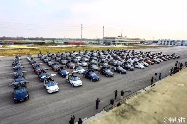 Tại Mỹ, Tesla Model S đang là mẫu xe điện có doanh số tốt nhất hiện nay nhưng ở Trung Quốc, toàn bộ các mẫu xe của Tesla mới chỉ chiếm một phần nhỏ trong tổng cộng 600.000 chiếc xe điện đang hàng ngày lưu thông ngoài đường phố tại quốc gia đông dân nhất Thế giới.