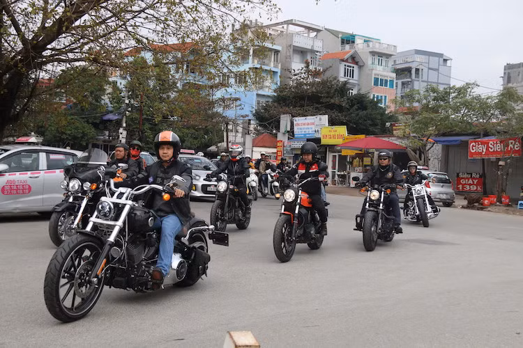 Ước tính đã có khoảng 50 chiếc xe cùng tham gia diễu hành trên phố. Dù có lượng xe đông nhưng do được bố trí đội dẫn đoàn riêng và luôn tuân thủ quy tắc giao thông nên đoàn xe đã luôn đi thành hàng đôi một cách đầy an toàn qua một chặng đường dài.