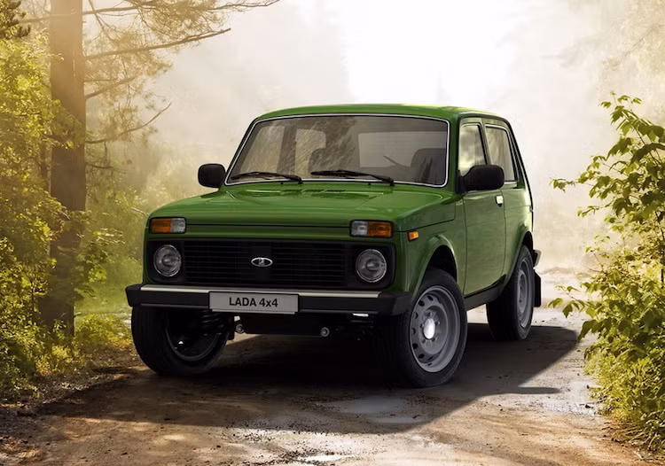 Đối với nhiều người Việt, những chiếc xe ôtô Lada Niva vẫn là một hình ảnh quen thuộc, gắn liền với một thời kỳ "ăn chắc mặt bền" khi hàng hoá của Liên Xô vẫn còn chiếm thế độc tôn trên thị trường. Tính tới nay, dòng xe này đã được sản xuất liên tục trong suốt 40 năm.