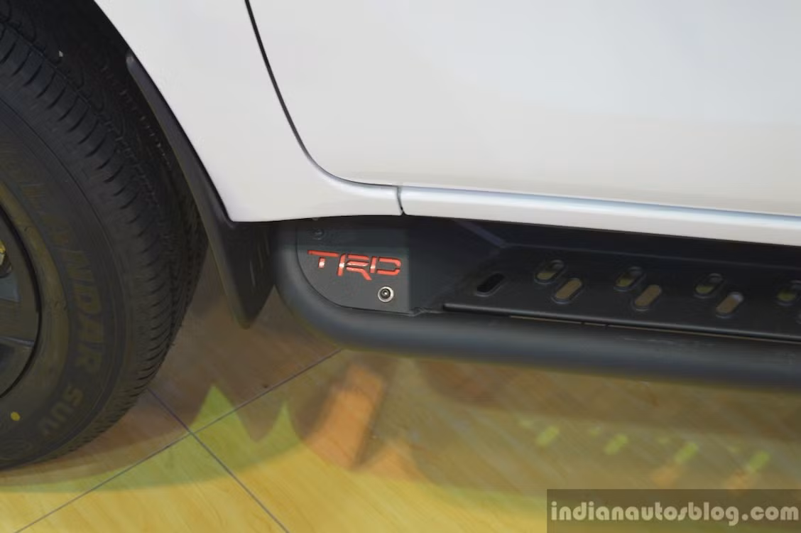Đối tượng khách hàng chính mà phiên bản Hilux TRD hướng tới là những người đam mê offroad, cần một chiếc xe ôtô bán tải không nhiều tiện nghi nhưng phải có độ tin cậy cao. Giá bán của xe chưa được Toyota công bố, nhưng chắc chắn sẽ không đắt hơn quá nhiều so với mức khởi điểm 8600 Rial (tương đương 508 triệu đồng) của phiên bản XL thường.