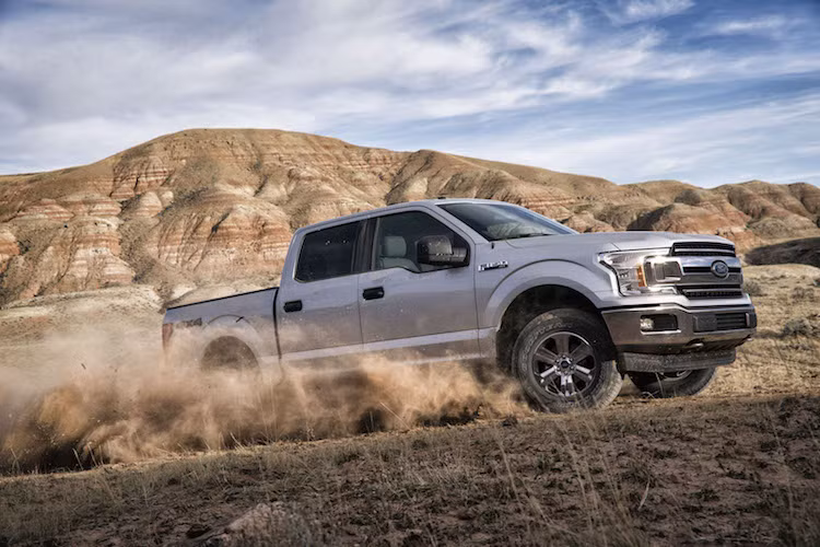 Ngoài ra Ford còn bổ sung thêm một phiên bản máy dầu Powerstroke 3.0l mới để cạnh tranh với chiếc Dodge Ram 1500 với động cơ EcoDiesel. Mọi phiên bản đều được trang bị hộp số tự động 10 cấp - trang bị lần đầu tiên xuất hiện trong phân khúc.