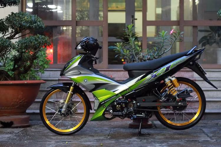 Bên cạnh Yamaha Jupiter 110 được bán rộng rãi tại các nước Đông Nam Á, Yamaha còn có một mẫu xe sử dụng chung cơ sở, nhưng có kiểu dáng rất cá tính là X1 được bán tại thị trường Thái Lan. Do không được bán chính thức tại thị trường Việt nên một biker Sài Gòn đã nghĩ ra cách "độ" Jupiter lên thành X1.