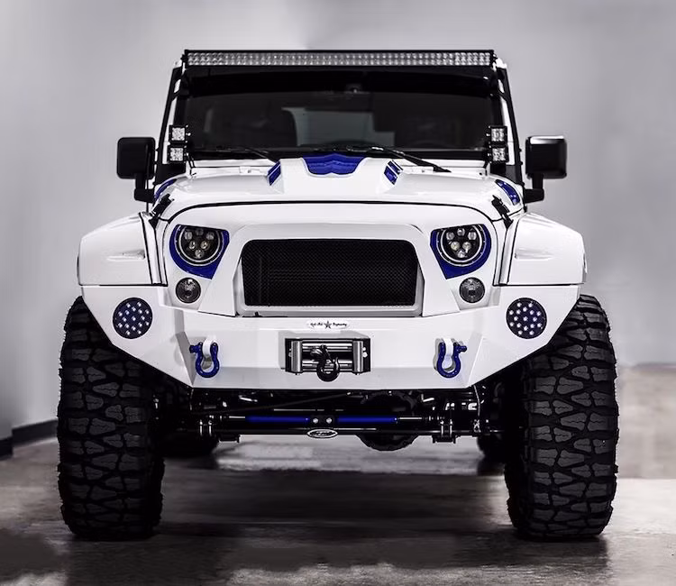 Phục vụ nhóm khách hàng này, hãng Voltron Motors đã tung ra gói nâng cấp Prestige Intimidator dành cho Wrangler. Với gói độ này, ngoại thất của chiếc xe đã được can thiệp mạnh. Trong đó, phần đầu xe được lắp dàn đèn pha LED siêu sáng kèm nắp ca-pô cao cùng cản trước có tời như một mẫu xe offroad chuyên nghiệp.