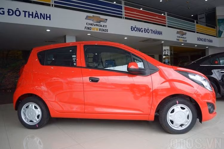 Trong 3 mẫu xe này, chỉ có Chevrolet Spark không có "xuất xứ" từ Hàn Quốc nhưng trên thực tế, Spark vẫn có "gốc" Hàn khi cách đây hơn 15 năm, thế hệ đầu tiên của chiếc xe đã xuất hiện tại Việt Nam trước tất cả các đối thủ với tên gọi Daewoo Matiz. Kể từ thế hệ thứ 3 hiện tại, chiếc xe đã chính thức được bán ở Việt Nam dưới tên gọi Chevrolet Spark.