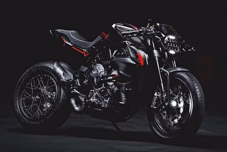 Theo ông Valter Esposito - Giám đốc điều hành hãng Valter Moto, MV Agusta Dragster 800 Blackout là một mẫu "cafe racer hiện đại" với cảm hứng thiết kế lấy từ môtô đua và những chiếc xe ôtô độ.
