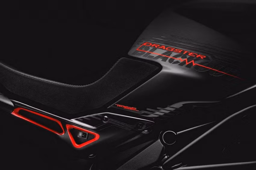 Được trưng bày tại triển lãm Motor Bike Expo ở Milan, MV Agusta chưa tiết lộ về việc hãng có định sản xuất hàng loạt Dragster 800 Blackout hay không.