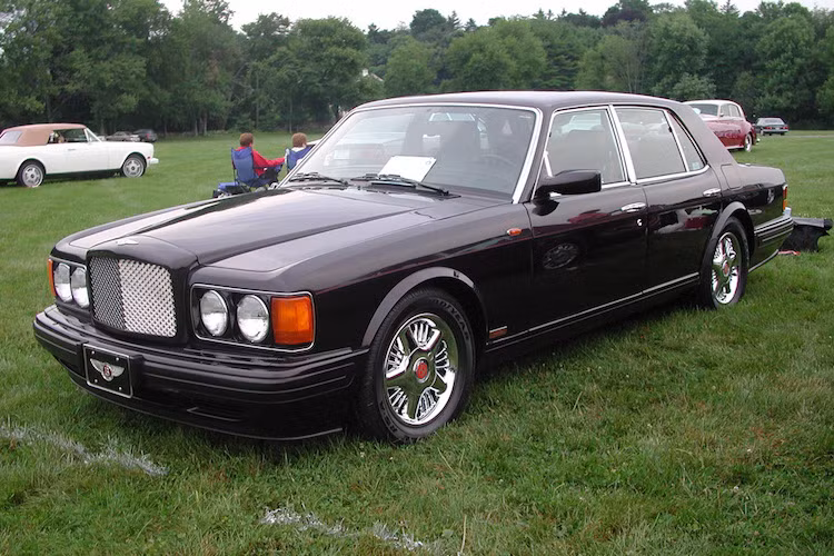 Trên thực tế, thế hệ trước của Mulsanne đúng là đã được Bentley sản xuất từ 1980 tới 1992 và cũng được trang bị động cơ V8 với dung tích 6752 cc. Tuy nhiên nếu so với chiếc "Bentley" bị tịch thu tại Quảng Bình, chiếc xe này có kiểu dáng thân hoàn toàn khác biệt.