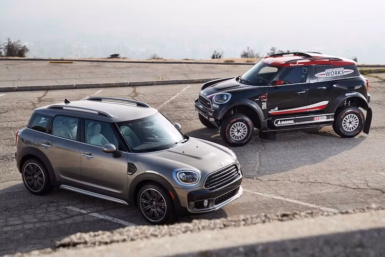 Trong các mùa giải Dakar Rally những năm trước đây, MINI đã từng tham dự với chiếc ALL4 Racing và đạt được nhiều thành công. Tại Dakar Rally 2017, MINI đã phối hợp cùng công ty sản xuất xe đua X-Raid của Đức để tạo ra chiếc xế độ MINI Countryman John Cooper Works Rally hoàn toàn mới, dựa trên thế hệ crossover MINI Countryman mới nhất.