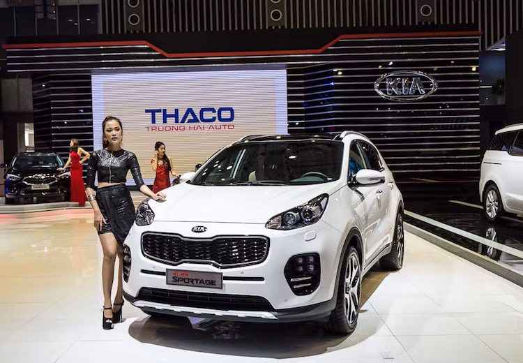 Nằm ở vị trí thứ 6 là chiếc crossover Kia Sportage, với doanh số cả năm 2016 đạt 99 chiếc. Dù là một mẫu xe tốt với nhiều trang bị cao cấp nhưng rất khó hiểu khi Kia Sportage lại không "đấu" lại được Honda CR-V, Mazda CX-5 hay đặc biệt là Hyundai Tucson - mẫu xe sử dụng chung một nền tảng với nó.