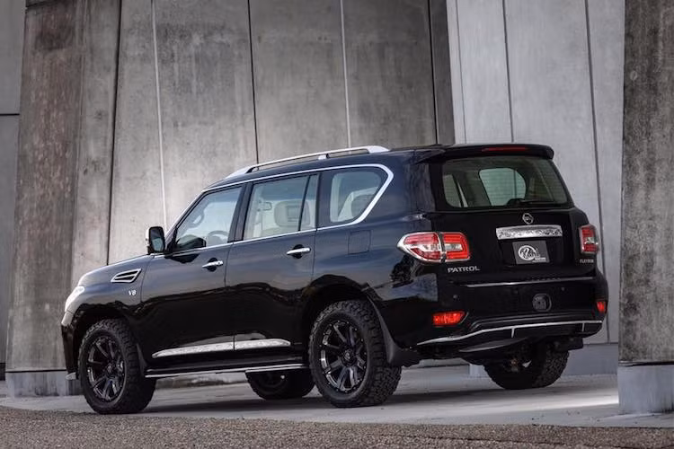 Chiếc SUV cỡ lớn Nissan Pathfinder đã được hãng độ Kuhl tới từ Nhật trang bị cho một loạt các chi tiết trang trí được sơn điêu khắc một cách tinh xảo, tạo ấn tượng về sự sang trọng và đẳng cấp.