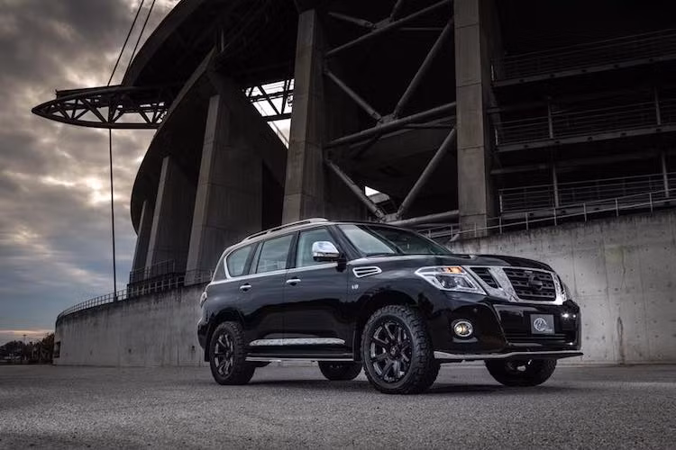 Là một bản độ "kiểng", hệ động lực của Pathfinder đã được giữ nguyên. Dù cũng sử dụng động cơ 5.6l V8 nạp khí tự nhiên nhưng Pathfinder Armanda có công suất thấp hơn một chút so với Infiniti QX80, chỉ đạt 390 mã lực thay vì 400 mã lực.