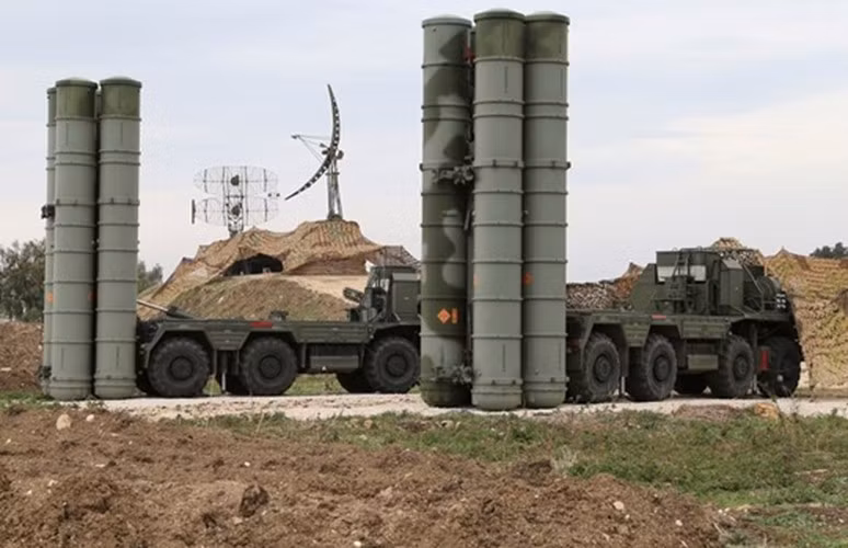 “Phía Israel đã gửi một bản khiếu nại tới quân đội Nga ở Syria, nói rằng Israel tấn công vào lực lượng vũ trang Iran và phòng không Nga không có quyền bắn vào họ", ấn phẩm Sohu của Trung Quốc đưa tin.