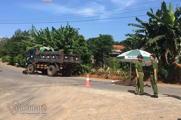 Nu sinh Quang Tri bi xe tai can tu vong, cha me biet tin nga quy