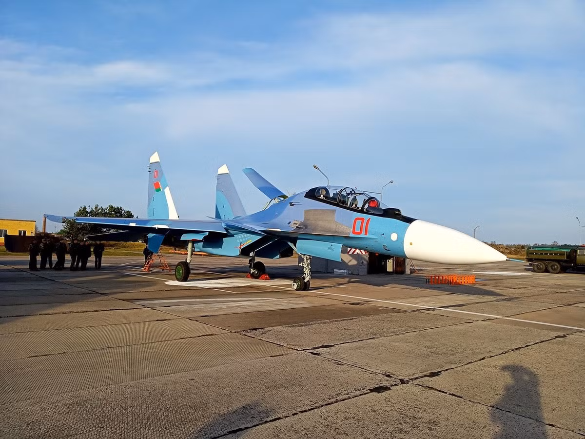 Tuy nhiên dự kiến từ năm 2019 trở đi, mỗi năm không quân Belarus sẽ tiếp nhận 4 chiếc máy bay Su-30SM cho tới khi đủ số lượng chiến đấu cơ đa năng mà nước này đã ký hợp đồng.