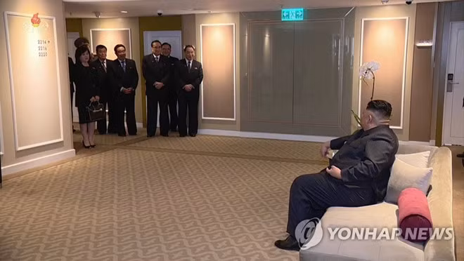 Nguoi Trieu Tien o Ha Noi khoc nuc no khi gap Chu tich Kim Jong-un-Hinh-7