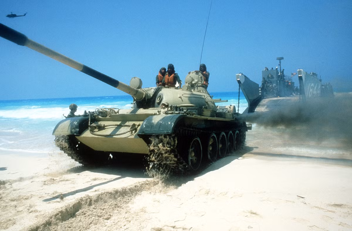 Về cơ bản, Chrysler có chương trình hiện đại hóa gần như toàn diện các xe tăng T-55 Ai Cập theo chuẩn NATO. Trong đó tập trung chủ yếu vào hệ thống vũ khí và động cơ của xe, ở các gói thầu mở rộng xe tăng của Ai Cập còn được nâng cấp thêm cả giáp bảo vệ. Nguồn ảnh: Wikipedia.