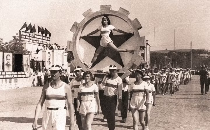 Cuộc diễu hành của các vận động viên năm 1938.