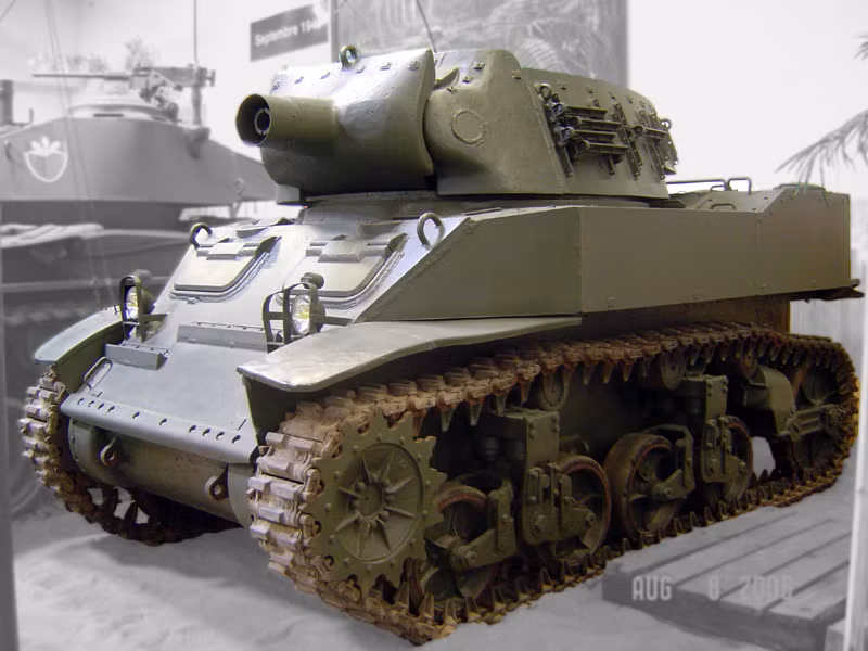 Xuất hiện lần đầu tiên vào năm 1942, M8 “Scott” là một trong nhiều mẫu pháo tự hành được Quân đội Mỹ chế tạo và sử dụng trong Chiến tranh Thế giới thứ 2, sau đó là các cuộc chiến khác như Chiến tranh Triều Tiên và Chiến tranh Việt Nam. Nguồn ảnh: tanks-encyclopedia.