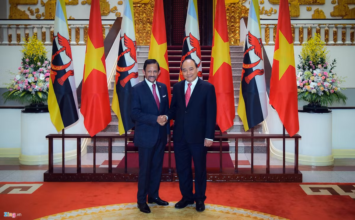 Cùng ngày, tại Trụ sở Chính phủ, Thủ tướng Nguyễn Xuân Phúc đã có cuộc hội kiến với Quốc vương Brunei Hassanal Bolkiah.