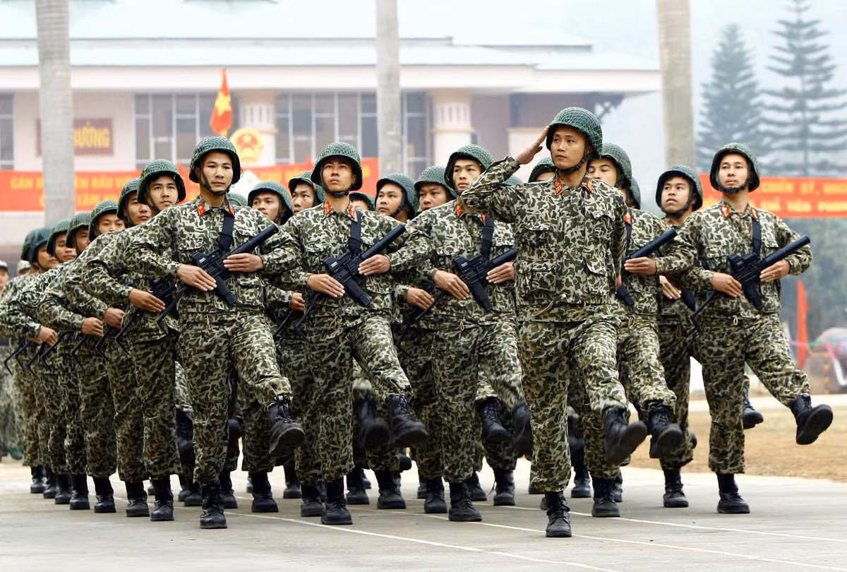 Theo đó cái tên đang đe dọa tới vị trí của Micro UZI do Israel sản xuất trong biên chế Binh chủng Đặc công hiện tại, chính là mẫu súng tiểu liên SN9P do công nghiệp quốc phòng Việt Nam tự sản xuất. Nguồn ảnh: QĐND.