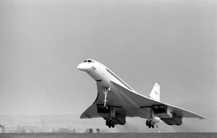 Không lâu sau đó, ngày ngày 9/4/1969, chiếc Concorde 002 thực hiện chuyến bay thử đầu tiên ở Filton (Anh).