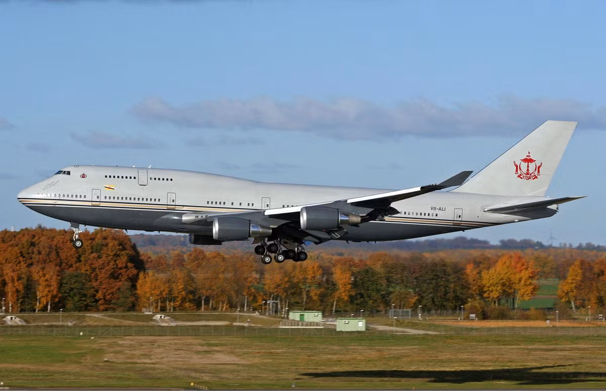 Boeing 747 trị giá trung bình khoảng 100 triệu USD. Theo trang Siasat Daily, nhà lãnh đạo Brunei đã chi gấp đôi số tiền này để nâng cấp chuyên cơ với nhiều thiết kế riêng. Ảnh: MSN.