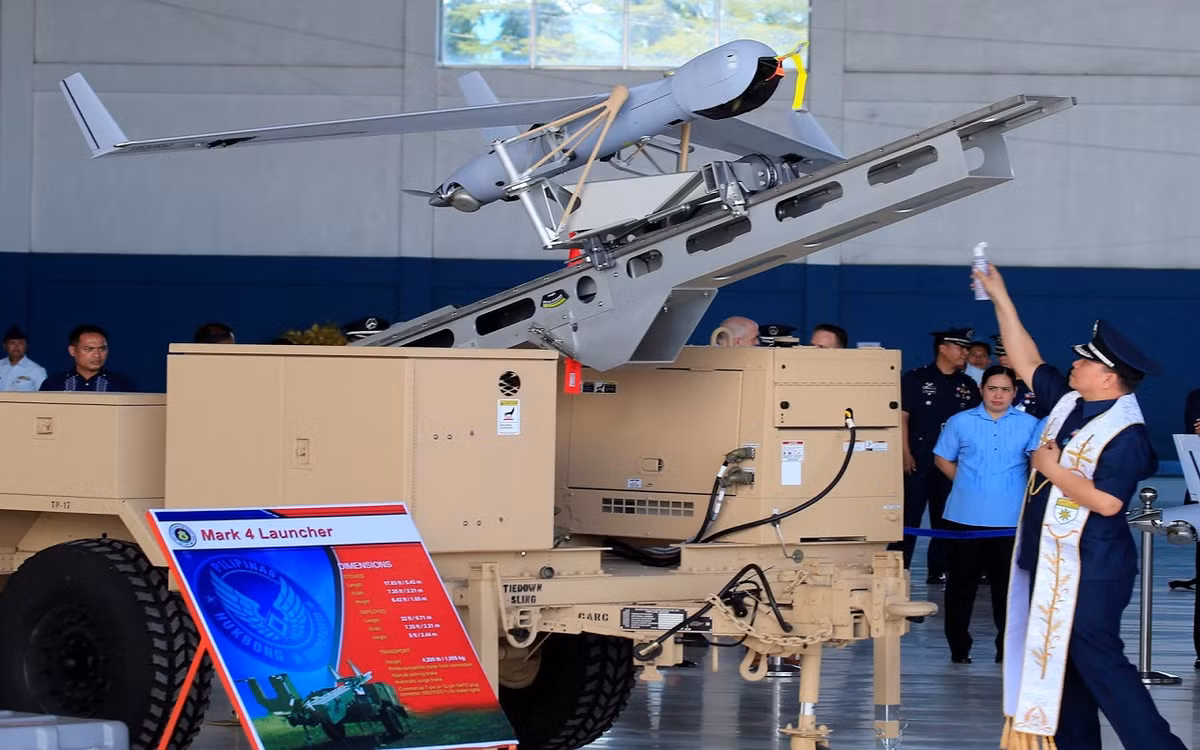 Cũng theo Boeing, mẫu UAV ScanEagle đang khá thành công ở thị trường Đông Nam Á bởi trước Việt Nam, đã có Philippines và Malaysia đưa vào trang bị ScanEagle. Một quốc gia khác là Indonesia cũng đang tiến hành đàm phán mua 4 UAV ScanEagle cho lực lượng hải quân. Nguồn ảnh: Rappler.