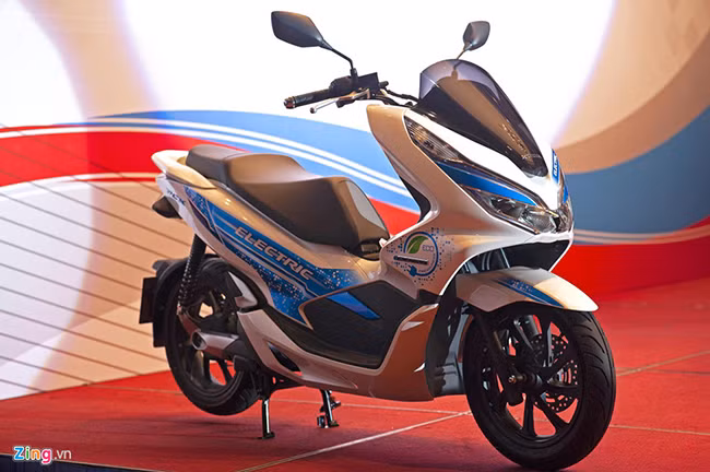 Được biết, Honda Việt Nam đã ký kết thỏa thuận với Ủy ban An toàn giao thông Quốc gia và trường Đại học Công nghệ Giao thông vận tải về việc cho mượn 180 chiếc xe điện PCX Electric để phục vụ mục đích nghiên cứu nói trên.