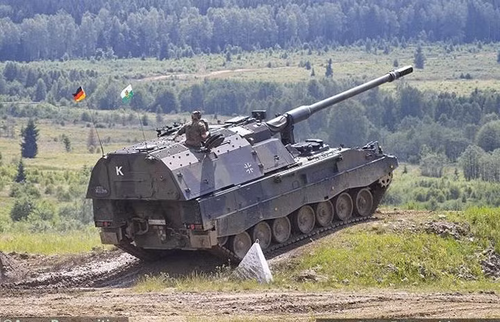 Với những đặc tính nổi trội như trên, pháo PzH-2000 vượt trội so với các loại pháo tự hành đang có trong biên chế quân đội các nước trên thế giới hiện nay. Ảnh: armyrecognition.