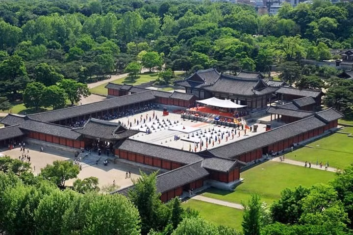 Cung Xương Khánh này là nơi ở của các hoàng hậu và phi tần trong triều đại Triều Tiên (Joseon).