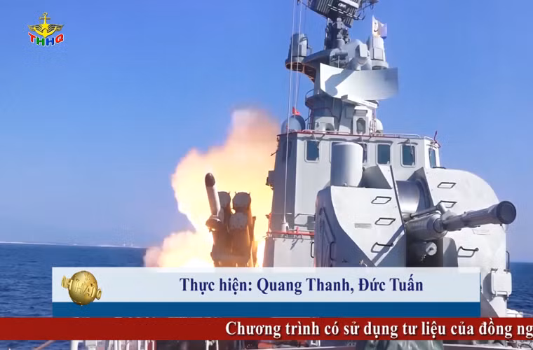 Nếu nói về sức mạnh hỏa lực, các tàu tên lửa Molniya có thể mang nhiều tên lửa hơn các tàu Gepard với bốn cụm phóng mỗi cụm mang theo 4 tên lửa Uran-E tương đương 16 tên lửa cho mỗi tàu, con số này ở tàu Gepard chỉ 8 tên lửa. Tuy nhiên, vai trò và nhiệm vụ của hai lớp tàu này hoàn toàn khác nhau nên số lượng tên lửa Uran-E chúng có thể mang theo cũng sẽ có sự thay đổi tương xứng. Nguồn ảnh: Truyền hình Hải quân.