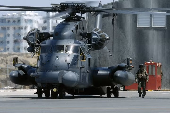 Hình ảnh trực thăng MH-53M của không quân Mỹ xuất hiện ở Síp trong cuộc di tản công dân Mỹ khỏi Lebanon vào tháng 8/2006.