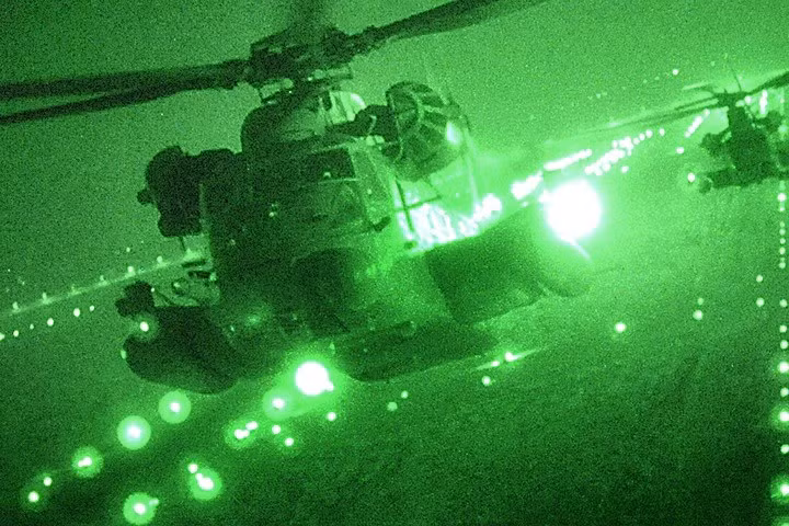 Hình ảnh máy bay MH-53 Pavelow chụp về đêm, ở Iraq vào năm 2008.