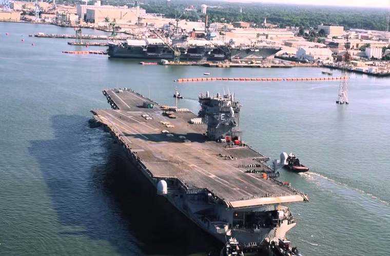 Bên cạnh những khó khăn trong việc tháo dỡ USS Enterprise, Lầu Năm Góc còn phải đối mặt với một vấn đề khác là họ lo sợ các công nghệ tàu sân bay hạt nhân tối mật của Hải quân Mỹ trên USS Enterprise lọt ra bên ngoài trong quá trình tháo dở. Dù thiết kế của USS Enterprise đã khá lỗi thời những nó vẫn có thể được sử dụng để phát triển một tàu sân bay hạt nhân hoàn chỉnh rút ngắn việc thiết kế một con tàu tương tự xuống chỉ còn vài năm thay vì 10 năm. Nguồn ảnh: stmed.net.