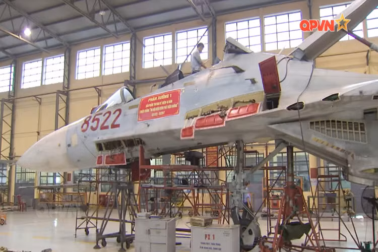 Tình trạng tương tự cũng xảy ra với phi đội 10 chiếc MiG-29N của họ, cần lưu ý rằng Malaysia mua tổng cộng 14 MiG-29N và 2 MiG-29NUB bản huấn luyện nhưng 2 chiếc MiG-29N đã bị rơi và 4 máy bay khác hỏng nặng không thể khôi phục. Ảnh: QPVN.