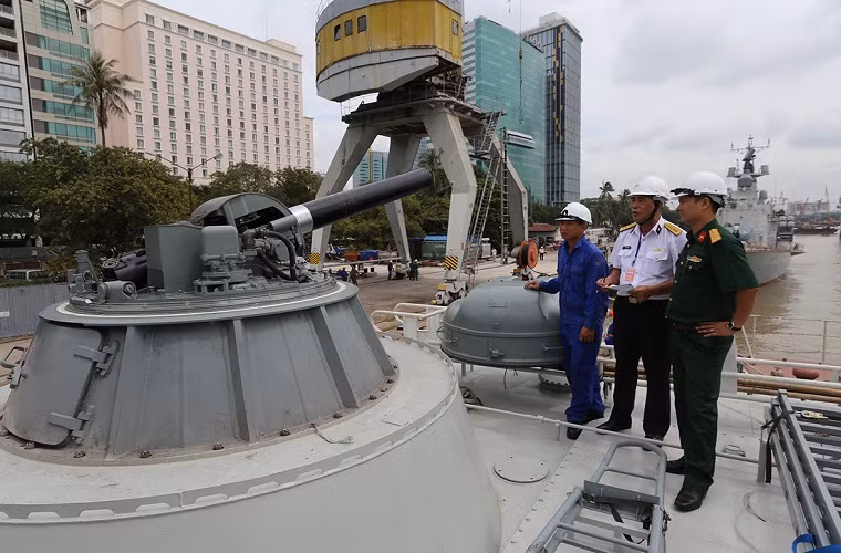 Cũng theo truyền thông Nga, Việt Nam hiện đã làm chủ được công nghệ chế tạo pháo cao tốc AK-630M, cũng như đạn pháo 30mm dành cho loại vũ khí đặc biệt này. Biến thể mới nhất của AK-630M là AK-630M-2 do Nga phát triển hiện vẫn chỉ được trang bị trên các tàu chiến mới nhất của hải quân Moscow. Nguồn ảnh: Thanh Niên.