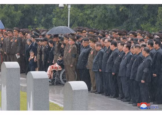 Chu tich Kim Jong-un doi mua du tang le nguyen soai quan doi-Hinh-6