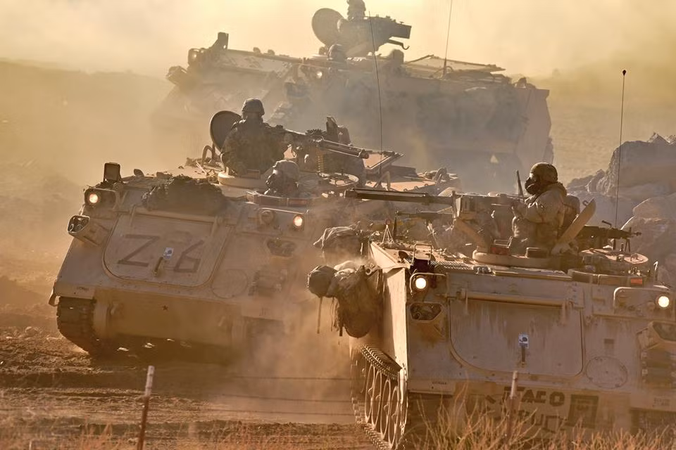 Cùng với xe tăng Abrams là 60 xe chiến đấu bộ binh M2 Bradley, 197 xe thiết giáp đa nhiệm, 38 phương tiện cơ giới cải tiến và 3.390 xe tác chiến hạng nhẹ JLTV. Nguồn ảnh: Quân đội Mỹ.