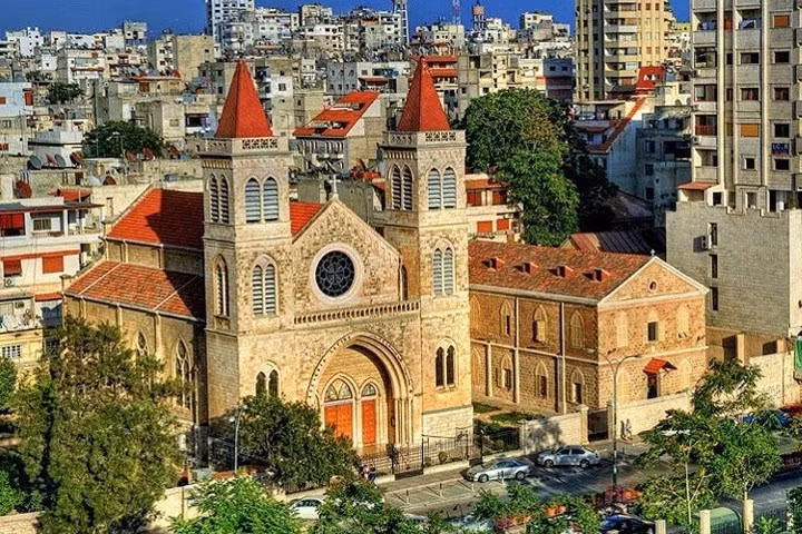 Hình ảnh một nhà thờ Kitô giáo tại Latakia. Trước nội chiến, Syria khá yên bình.