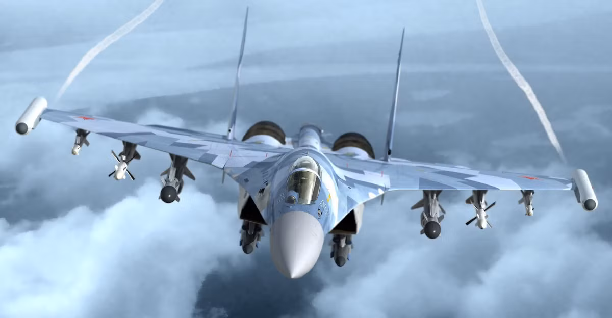Để đối không, Su-35 được trang bị những loại tên lửa AA-12 Adder (R-77), AA-11 Archer (R-73), AA-10 Alamo (R-27) và tên lửa tầm bắn siêu xa P-37M (R-37M).