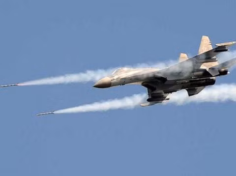 Động cơ cực khỏe giúp Su-35S có tốc độ tối đa 2.390km/h, tầm bay lên tới 3.900km.