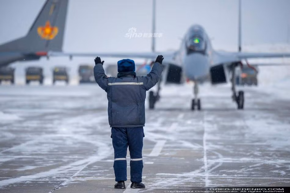 Điều cần lưu ý là trong khi Belarus chỉ mới nhận được chiếc Su-30SM đầu tiên thì không quân Kazakhstan đã được Nga bàn giao đủ số lượng 12 chiếc Su-30SM từ đầu năm nay.