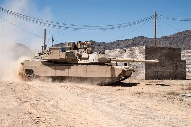 M1 Abrams là loại xe tăng chủ lực do hãng General Dynamics của Mỹ sản xuất năm 1980, theo thiết kế của Chrysler Defense. Tên hiệu xe được đặt theo tên của Creigton Williams Abrams Jr, Chủ tịch Hội đồng Tham mưu trưởng liên quân Mỹ. Hiện nay các phiên bản M1A2 đang được Mỹ sản xuất hàng loạt để trang bị và bán cho đối tác.