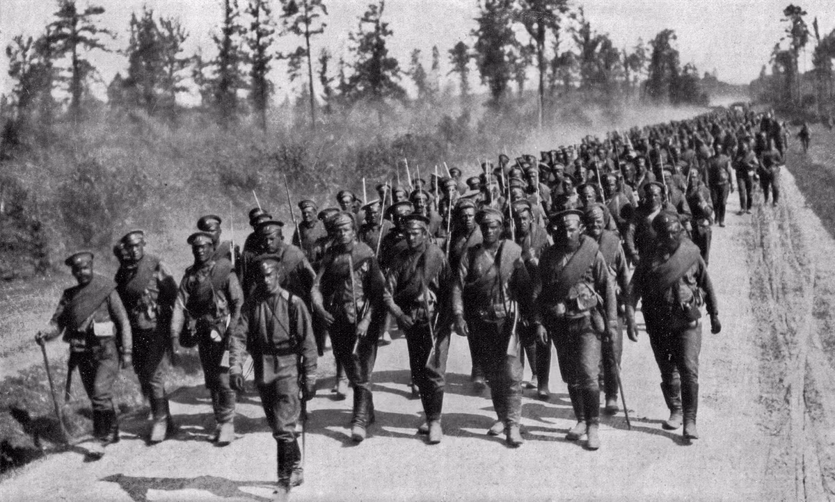 Sau đó, bà Bashirova lấy thẻ sinh viên của người anh họ Nikolay Popov và lên đường tới Lodza (Ba Lan) - nơi Trung đoàn Bộ binh Petrovsky 88 đồn trú. Tại đây, bà trở thành tình nguyện viên của trung đoàn này.