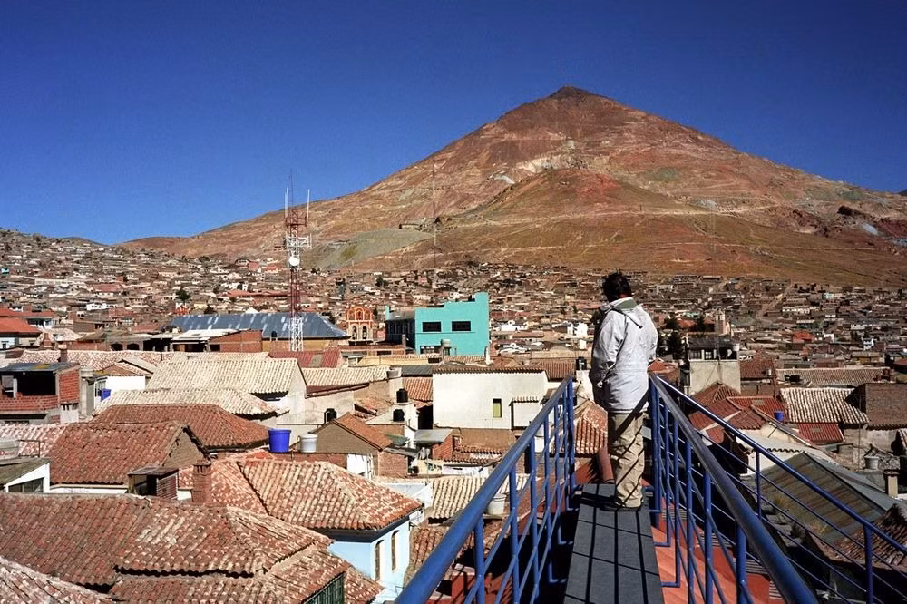 Ngày nay, ngành khai thác quặng ở Cerro Rico đã chững lại. Nơi đây được UNESCO công nhận là di sản thế giới vào năm 1987. Từ đây, hoạt động du lịch ở ngọn núi "ăn thịt người" giúp kinh tế địa phương phát triển.