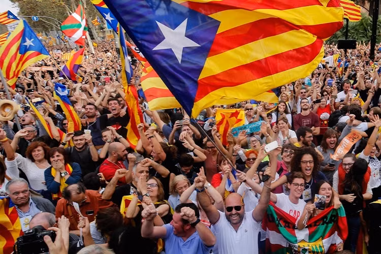 Catalonia tuyen bo doc lap, TBN thong qua cac bien phap khan cap