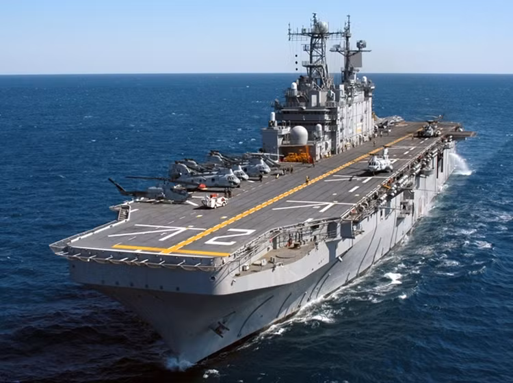 Nước Pháp khốn khổ vì “của nợ” mang tên tàu sân bay Mistral vì chi phí bảo trì 5 triệu euro mỗi tháng. Đó là chưa kể việc hoàn tiền trả trước và nộp phạt cho Nga khoảng một tỷ euro.
